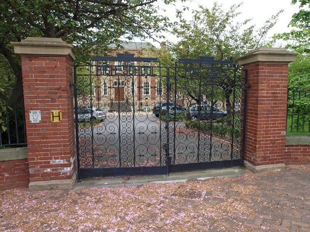 Skolens hovedportdesign