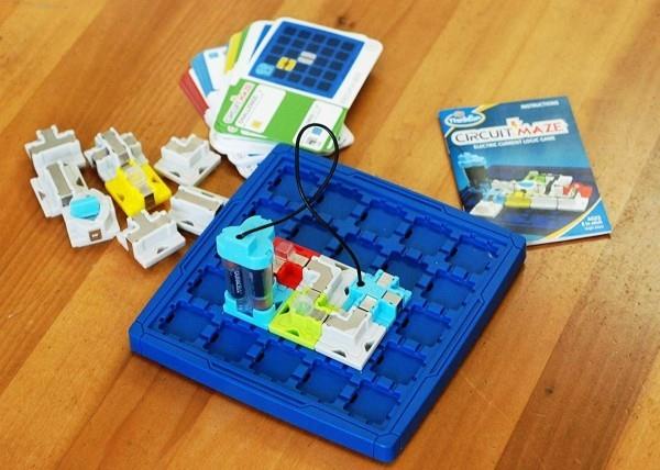 8 alkuperäistä hi-tech-lahjaa 3-vuotiaille lapsille ThinkFun-lautapeli oppimaan haasteiden kanssa