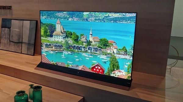 8K -TV upealla kaupunkinäkymällä