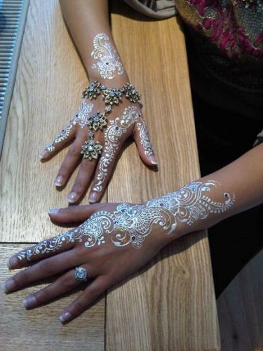 Smukke hvide henna designs