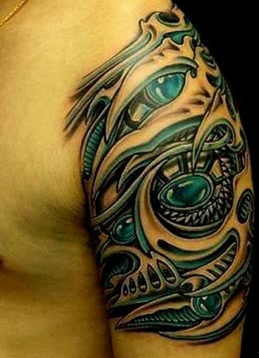 Realistisk biomekanisk tatoveringsdesign