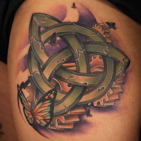 Trinity Knot med Butterfly Tattoo