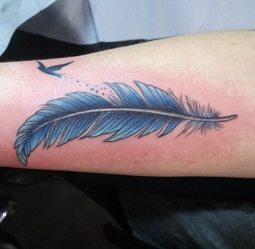 Enkelt fjermønster blå tatovering