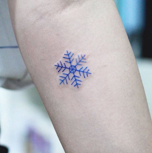 Hópehely kék tetoválás