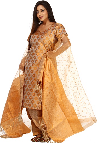 Kora Silk Gold Salwar öltöny