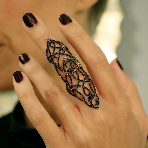 Sort fuld ring