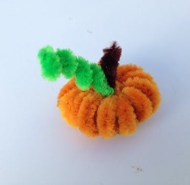Easy Pumpkin Pipe Cleaner Crafts