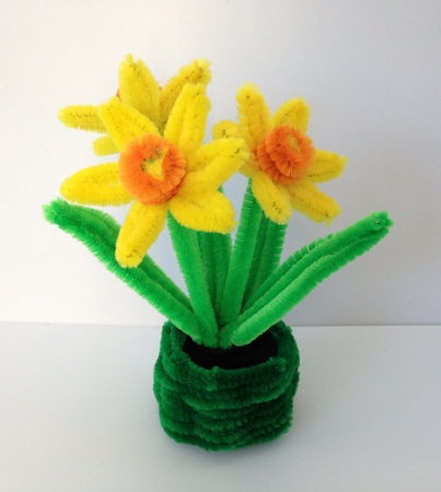Pretty Daffodil Pipe Cleaner Crafts