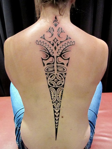 Polinéz gerinc tetoválás