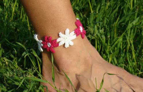 Blomsterhæklet anklet til kvinder