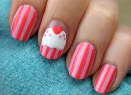 Let stribet Cupcake Nail Art Design
