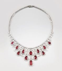 Pæreformet rubin -diamant halskæde