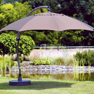 Nyolcszögletű konzolos kerti esernyők