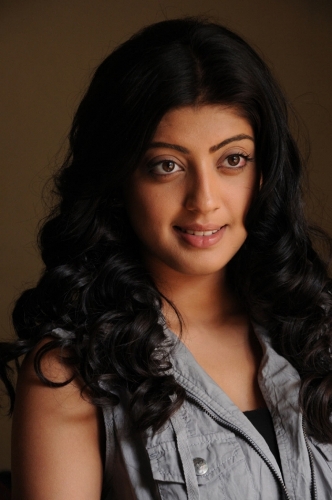 Pranitha uden makeup 4