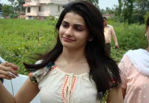 Prachi Desai uden makeup 2