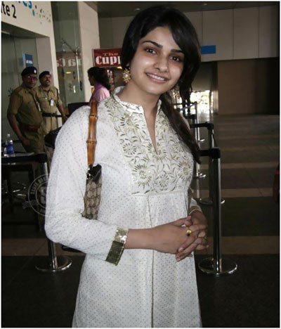 prachi desai uden makeup