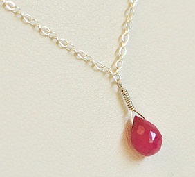 Teardrop Solitaire Ruby Pendel