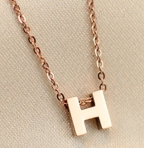 Letter Short Chain Rose Gold