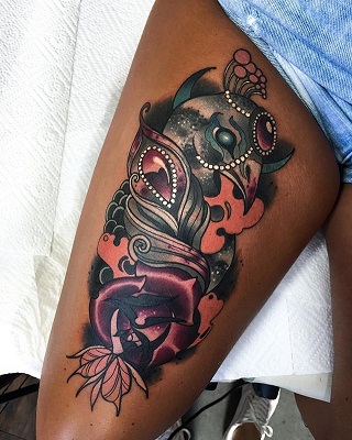 Dekoreret mørk hud tatoveringsdesign