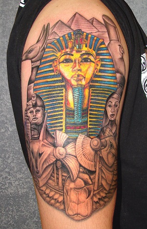 King Tut med Helpers Tattoo Design