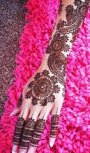 Cirkulære Mehndi -designs til Navratri