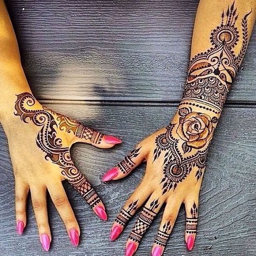 Forskellige tatoveringsmønstre Navratri Mehandi til begge hænder