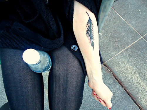 Demi Lovato Tattoo OF Feather Design On Hand