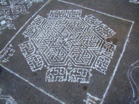 Kompliceret hvid Rangoli