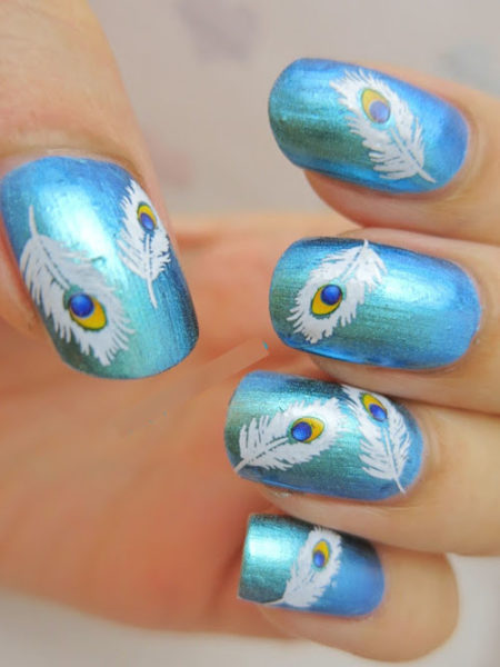Gratis håndmalet påfuglfjer nail art