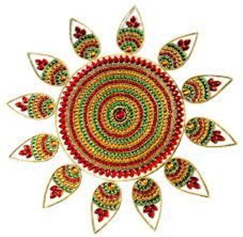 Erősen díszített úszó Rangolis