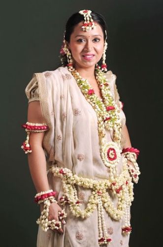 Klassisk look blomster smykker til Mehndi designs