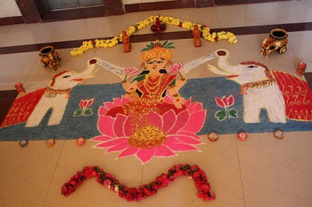 Lakshmi istennő kézzel készített Rangoli Design