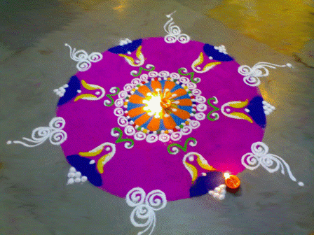 Lila kézzel készített Rangoli