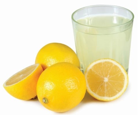 Citronsaft for at fjerne bumser på læben