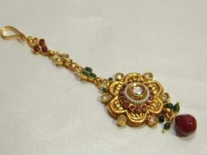 Stone Studded Kundan Maang Tikka