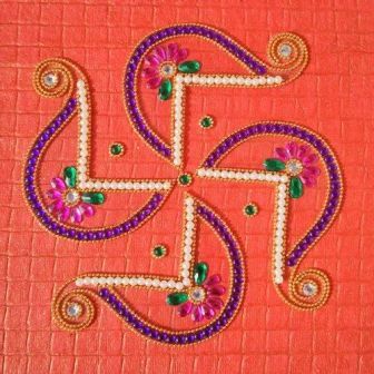 Swastik -formet Kundan Rangolis