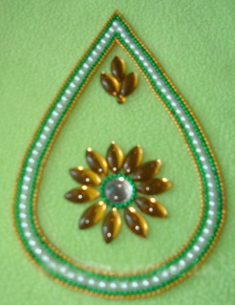 Teardrop -formet Kundan Rangoli