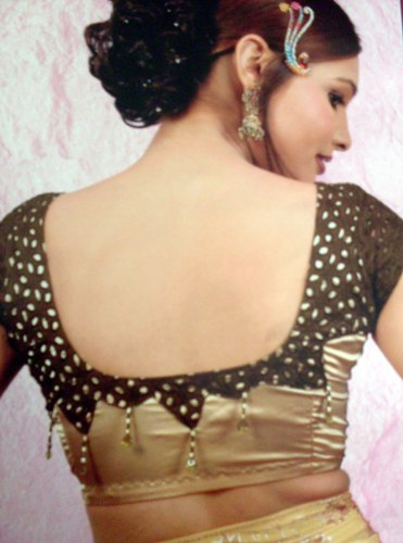 Designer bluse med firkantet hals bagfra