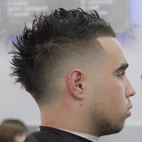High Bald Fade med Spiky Faux Hawk