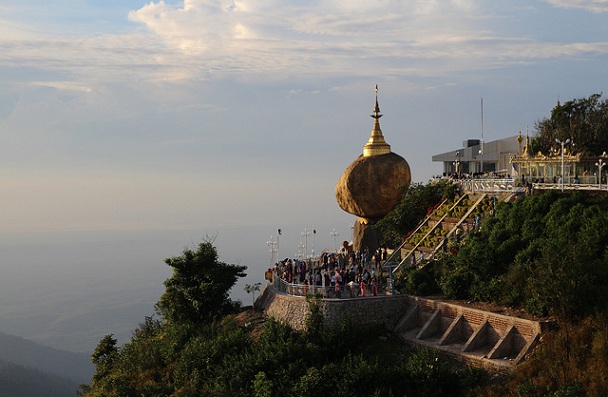 golden-rock_myanmar-turist-steder