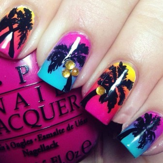 Flerfarvet solnedgang Palm Tree Nail Art Design