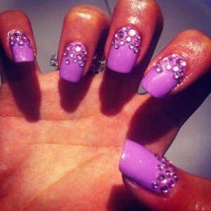 Lilla Rhinestone Nail Art