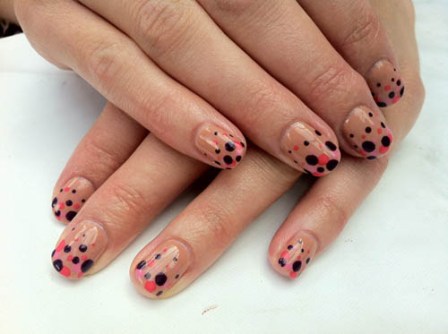 Prikket Shellac Nail Design