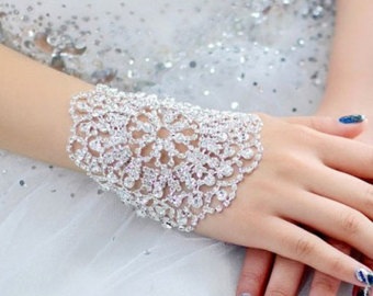 Smukt krystalarmbåndsdesign