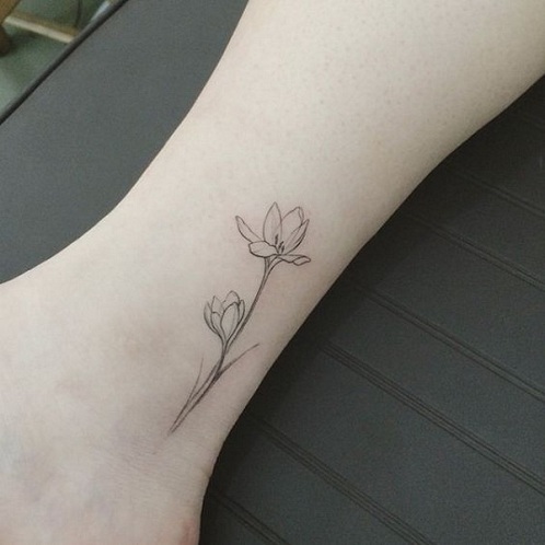 Delikat tulipan tatovering