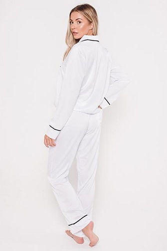 Langærmet hvid pyjamasæt