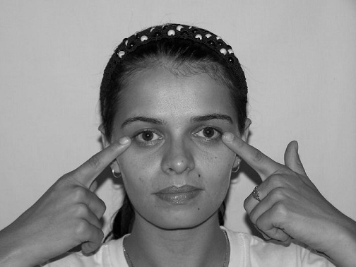 Rolling Eyes Yoga for Dark Circles