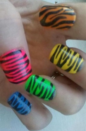 Neon Zebra negle