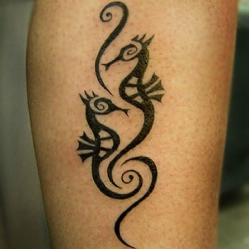Törzsi tengeri ló tetoválás
