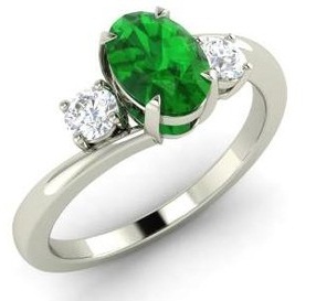 Fehér arany gyémánttal és smaragd eljegyzési gyűrűvel